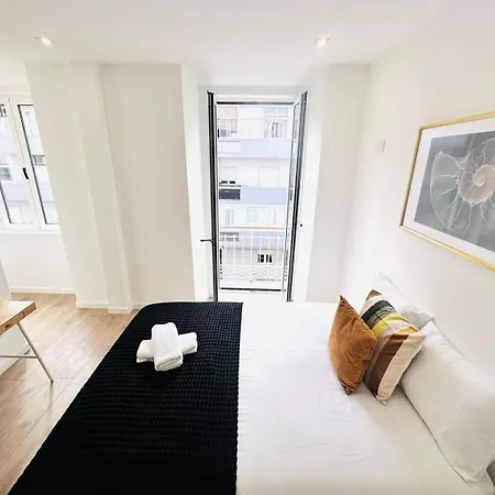 Center 3 Bedroom Flat Next To Avenida Almirante Reis *