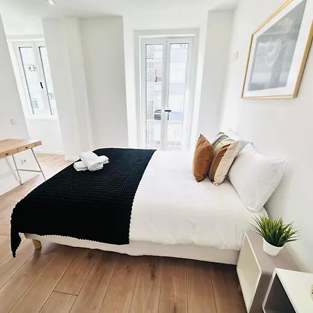 Apartment Center 3 Bedroom Flat Next To Avenida Almirante Reis Lisbon