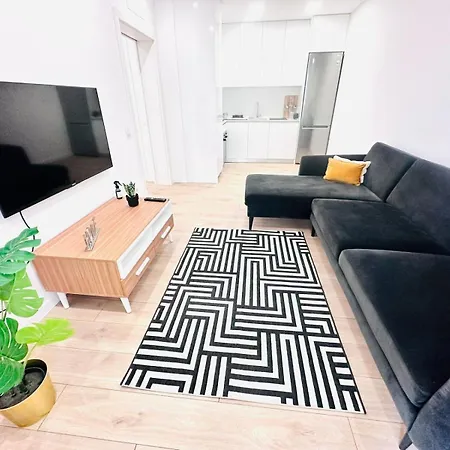Apartment Center 3 Bedroom Flat Next To Avenida Almirante Reis