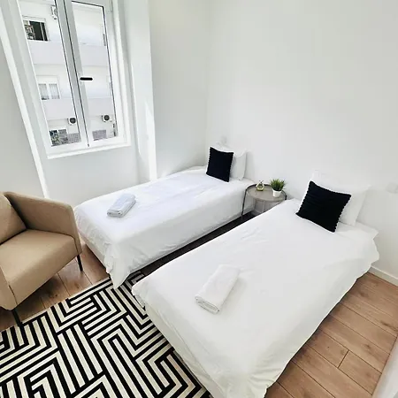 Apartment Center 3 Bedroom Flat Next To Avenida Almirante Reis Lisbon