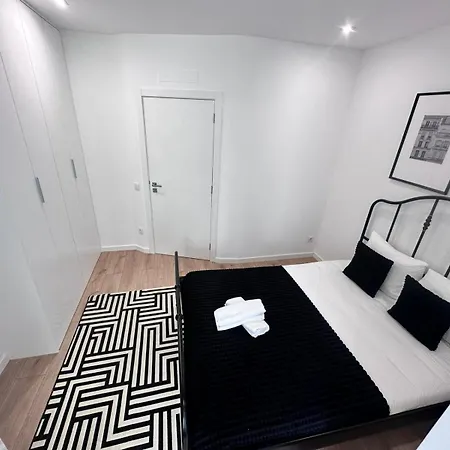 Center 3 Bedroom Flat Next To Avenida Almirante Reis *