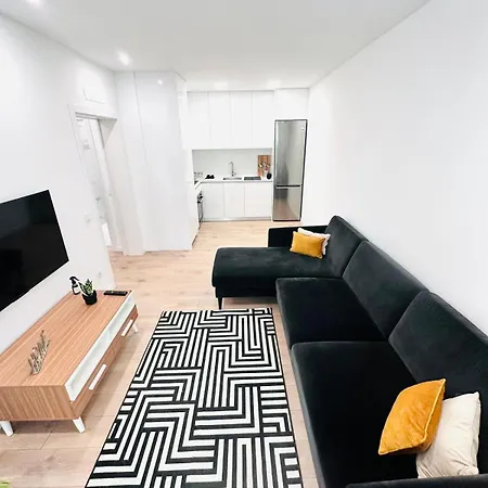Center 3 Bedroom Flat Next To Avenida Almirante Reis * Lisbona